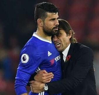 德媒：由于手指受伤，诺伊尔近两场都佩戴特制的四指手套参赛（德媒：手指受伤，诺伊尔已连续两场戴特制四指手套出战）