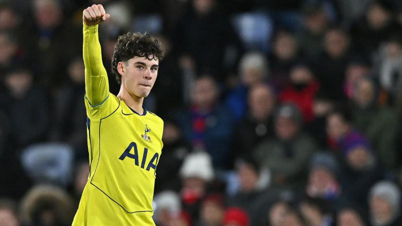 跟队：邓弗里斯脚踝疼痛未消除，可能告别2025年剩余比赛（队记：邓弗里斯脚踝伤势未愈，恐无缘2025年剩余赛程）