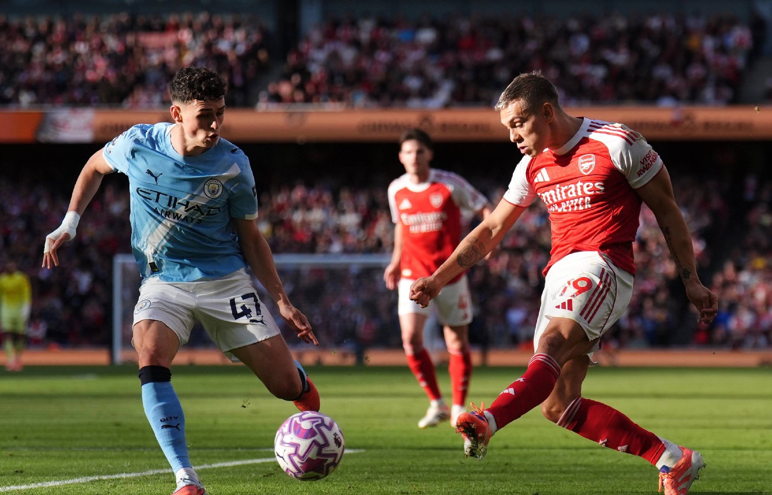 埃贝尔：穆西亚拉复出要等到1月；和格纳布里续约谈判很顺利（埃贝尔：穆西亚拉预计一月归队，格纳布里续约进展顺利）