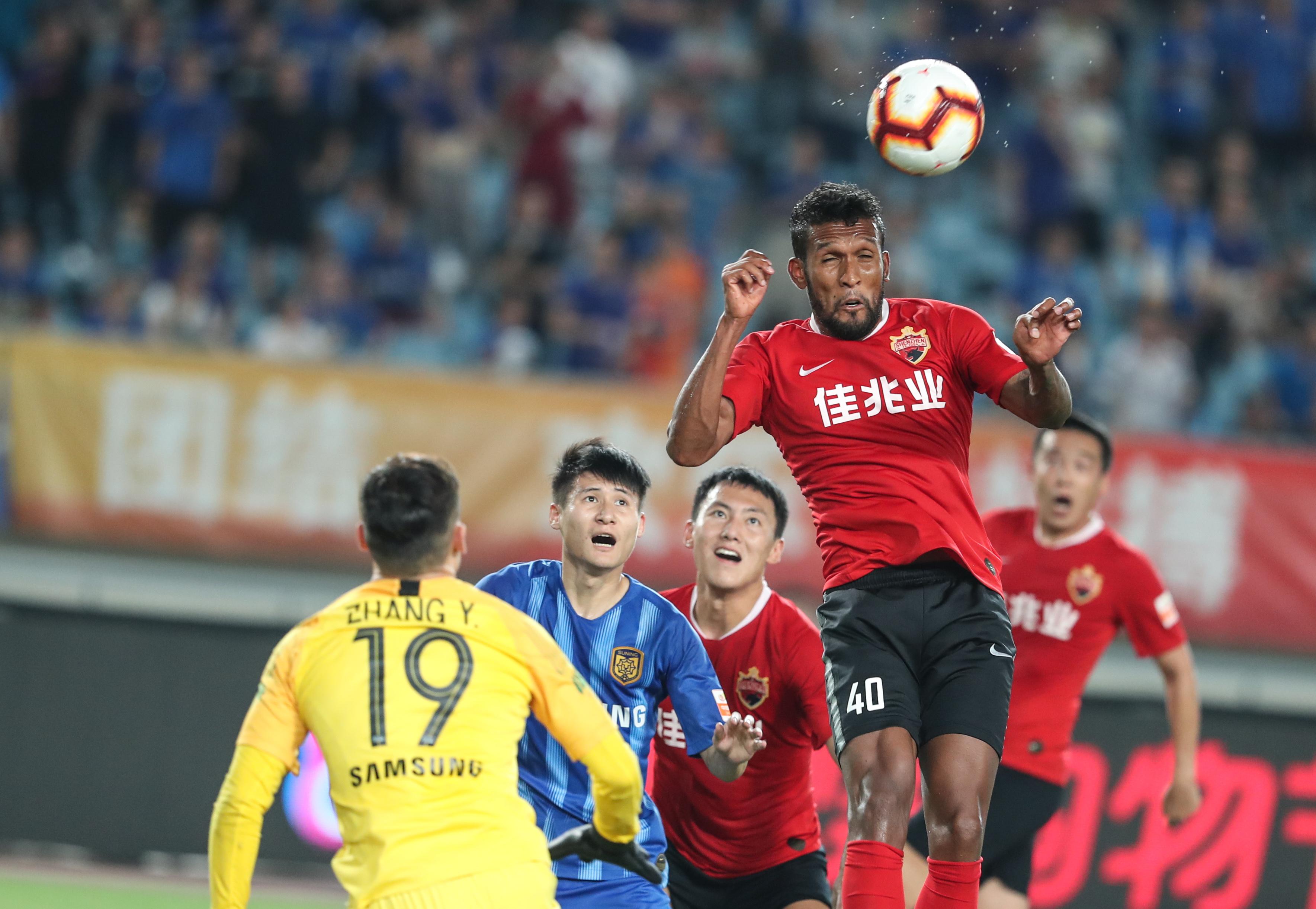 篮球湖人超级替补连续三场得分上双（湖人板凳奇兵三连场得分上双）