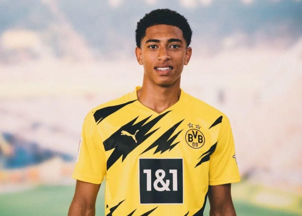 阿贾克斯临时主帅：本菲卡第一球是越位的，这不应该发生（阿贾克斯代理主帅：本菲卡首球越位在先，本不该被判有效）