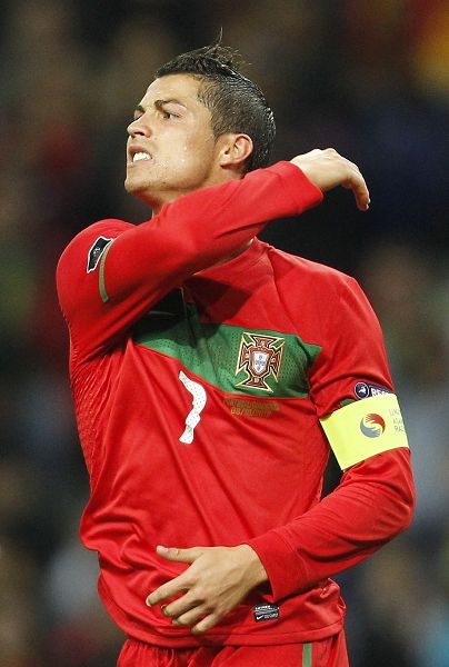 国脚伤愈复出，送出助攻稳定军心（国脚康复回归，一记助攻稳住士气）