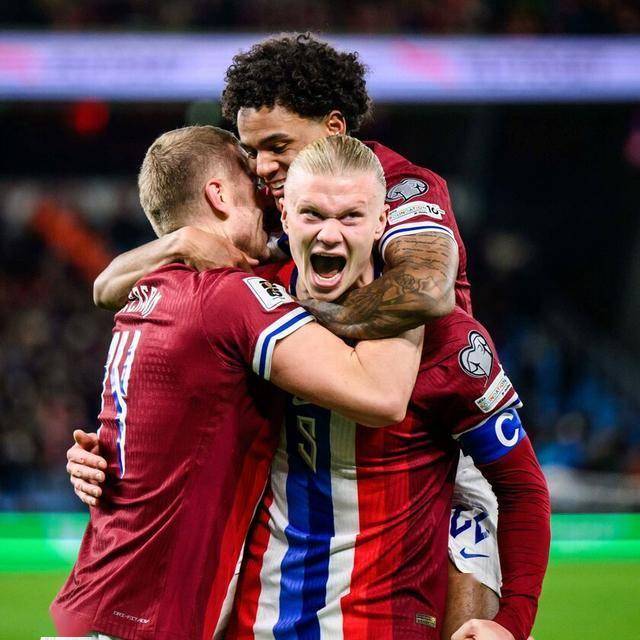 名记：苏亚雷斯拒绝乌拉圭民族邀请，暂时不考虑回归家乡球队（权威记者：苏亚雷斯婉拒乌拉圭民族队邀约，短期内无意回归家乡俱乐部）