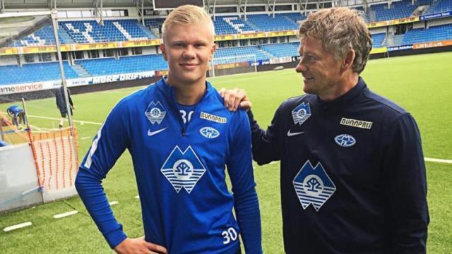 半场战报：门兴格拉德巴赫1-3沃尔夫斯堡，维默尔梅开二度，阿穆拉破门（半场速报：沃尔夫斯堡3-1领先门兴格拉德巴赫，维默尔双响，阿穆拉建功）