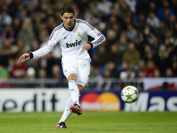 欧冠比赛战术分析：尤文图斯防守策略,（尤文图斯在欧冠的防守部署与战术解读）