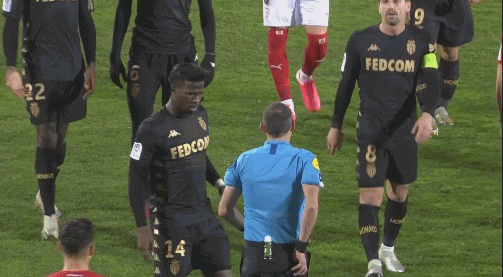 多纳鲁马：下半场踢得实在太差了，我们不能只踢45分钟（多纳鲁马：后半场表现糟糕，比赛不能只踢前45分钟）