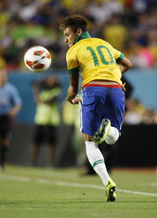 “梅” 开新章！迈阿密加冕MLS总冠军，快来领你的荣耀挂件！（梅西开新篇章！迈阿密夺得MLS总冠军，荣耀挂件等你来拿）